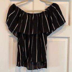 Honey Punch off the shoulder top. Blk/white. Large